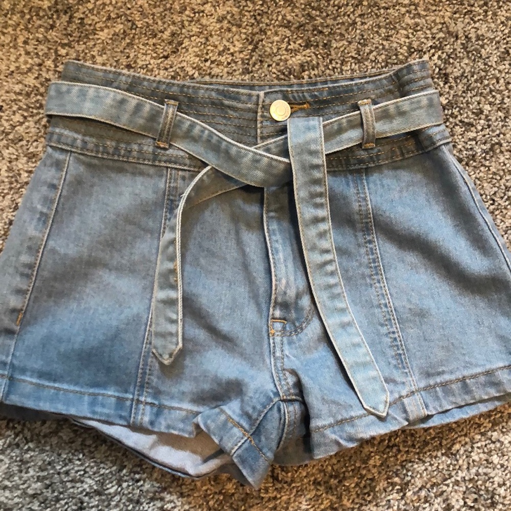 Pacsun shorts with tie and buttons